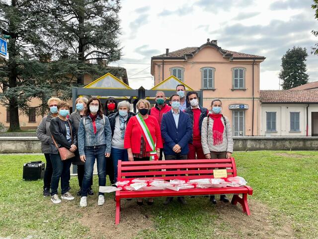 Foto di gruppo con amministrazione, L'altra metÃ  del cielo e commissione affari sociali.